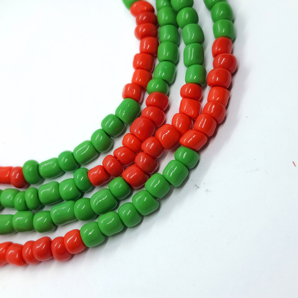 Guia miçanga leitosa verde e vermelho